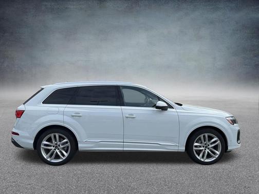 Glacier White Metallic 2025 Audi Q7 55 Premium Plus