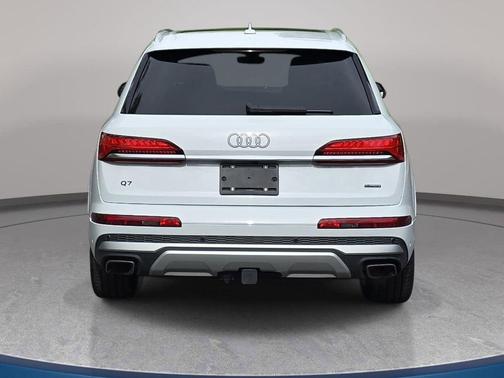 Glacier White Metallic 2025 Audi Q7 55 Premium Plus
