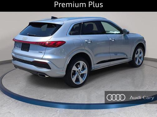 Florett Silver Metallic 2026 Audi Q5 Premium Plus TFSI quattro S tronic