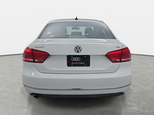 2013 Volkswagen Passat 2.5 SEL Premium