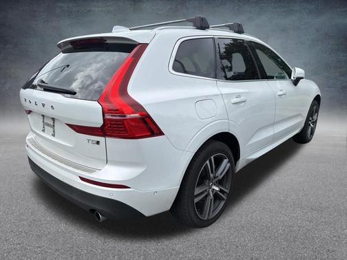 Crystal White Pearl Metallic 2019 Volvo XC60 T5 Momentum