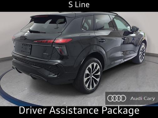 Mythos Black Metallic 2026 Audi Q3 TFSI quattro S tronic