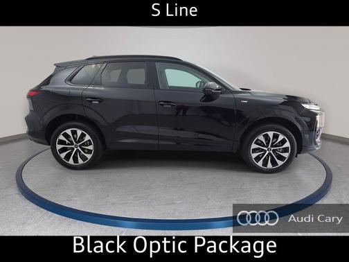 Mythos Black Metallic 2026 Audi Q3 TFSI quattro S tronic