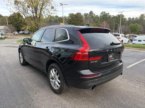 2021 Volvo XC60 T5 Momentum