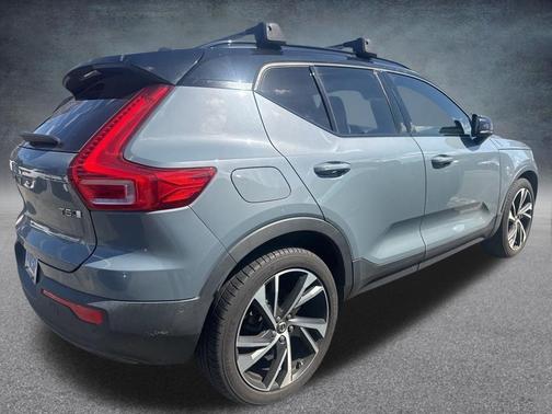 2022 Volvo XC40 T5 R-Design