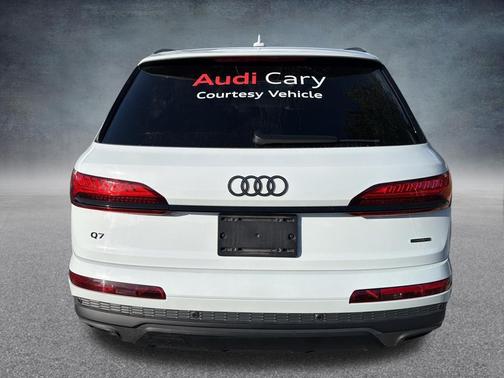 Glacier White Metallic 2025 Audi Q7 45 Premium