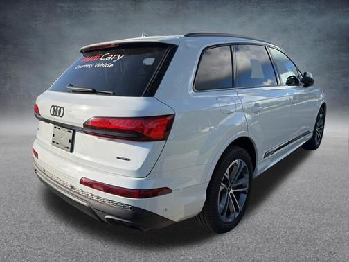Glacier White Metallic 2025 Audi Q7 45 Premium