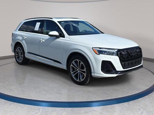 Glacier White Metallic 2025 Audi Q7 45 Premium