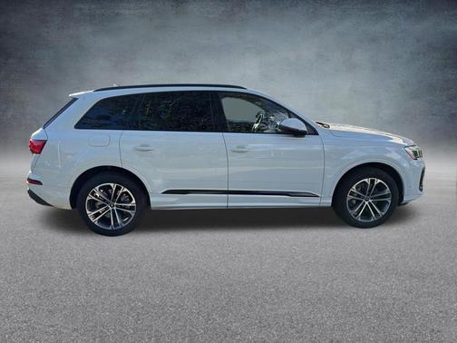 Glacier White Metallic 2025 Audi Q7 45 Premium
