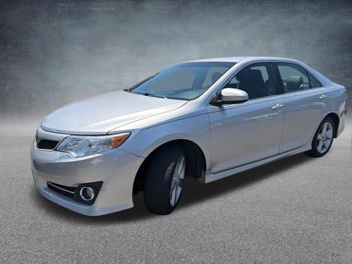 Classic Silver Metallic 2013 Toyota Camry SE