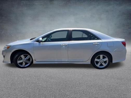 Classic Silver Metallic 2013 Toyota Camry SE