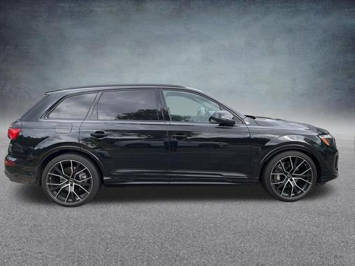 Mythos Black Metallic 2025 Audi Q7 55 Prestige