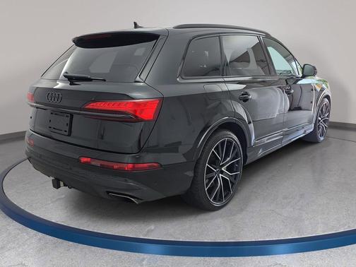 Mythos Black Metallic 2025 Audi Q7 55 Prestige