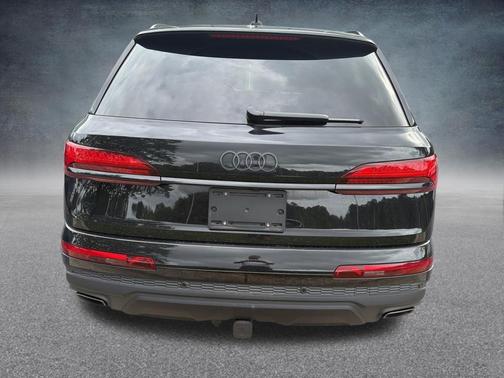 Mythos Black Metallic 2025 Audi Q7 55 Prestige