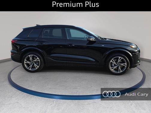 Mythos Black Metallic 2027 Audi Q6 e-tron Premium Plus