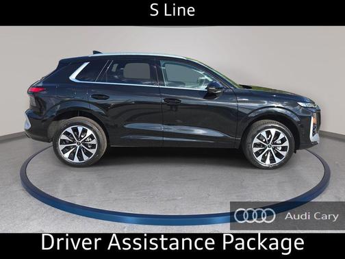 Mythos Black Metallic 2026 Audi Q3 TFSI quattro S tronic