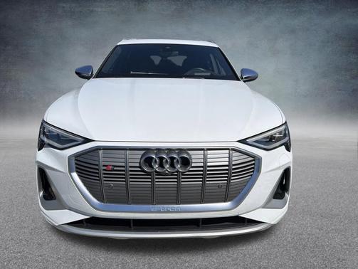 Glacier White Metallic 2022 Audi e-tron S Prestige