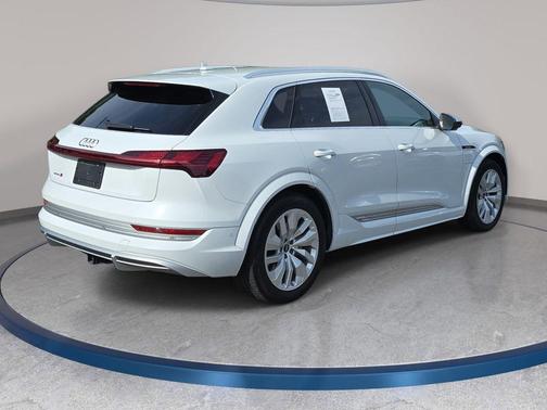 Glacier White Metallic 2022 Audi e-tron S Prestige