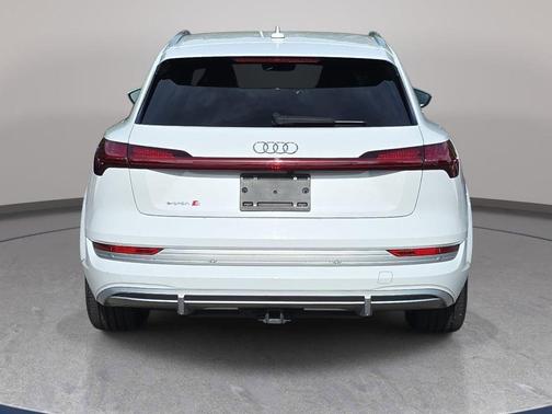 Glacier White Metallic 2022 Audi e-tron S Prestige