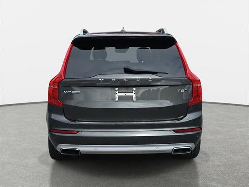 2018 Volvo XC90 T6 Momentum
