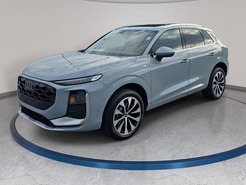 Arrow Gray Pearl Effect 2026 Audi Q3 TFSI quattro S tronic