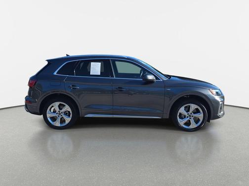 2022 Audi Q5 45 S line Premium Plus