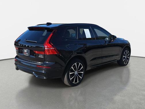 2023 Volvo XC60 B5 Plus Dark Theme