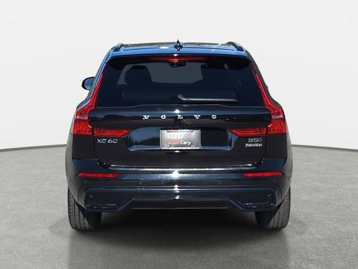 2023 Volvo XC60 B5 Plus Dark Theme