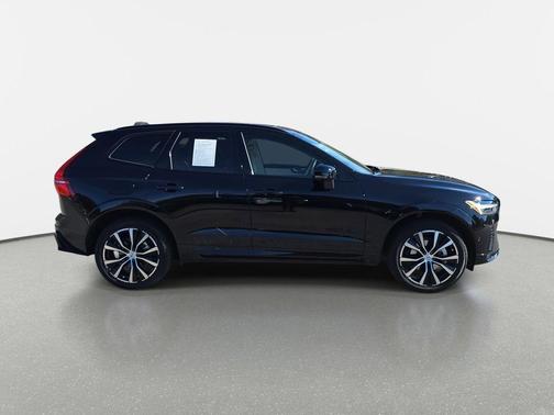 2023 Volvo XC60 B5 Plus Dark Theme