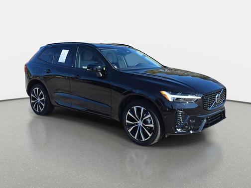 2023 Volvo XC60 B5 Plus Dark Theme