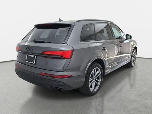 2025 Audi Q7 45 Premium