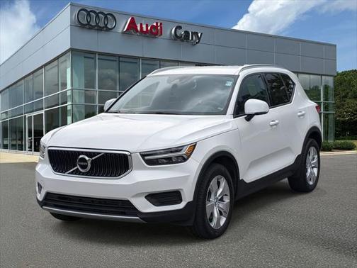 2022 Volvo XC40 T4 Momentum