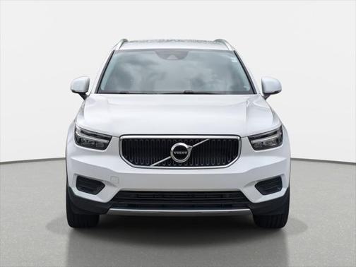 2022 Volvo XC40 T4 Momentum