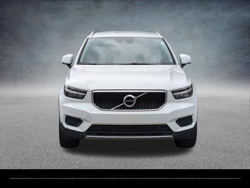 2022 Volvo XC40 T4 Momentum