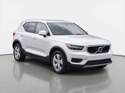 2022 Volvo XC40 T4 Momentum
