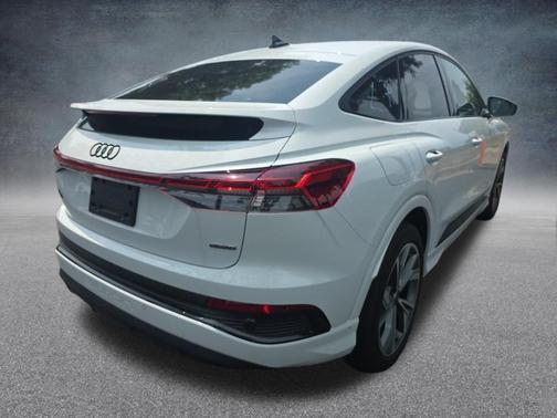 Glacier White Metallic 2024 Audi Q4 e-tron Sportback Premium Plus 55 quattro