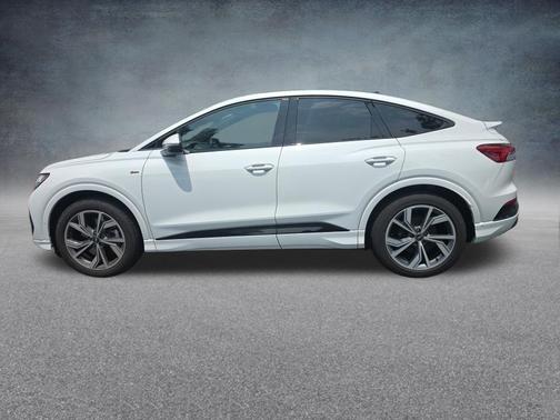 Glacier White Metallic 2024 Audi Q4 e-tron Sportback Premium Plus 55 quattro