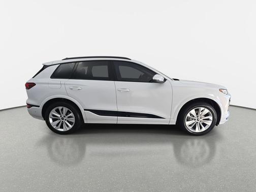 2025 Audi Q6 e-tron Premium Plus