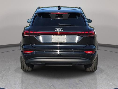Mythos Black Metallic 2025 Audi Q6 e-tron Premium Plus quattro