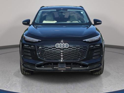 Mythos Black Metallic 2025 Audi Q6 e-tron Premium Plus quattro