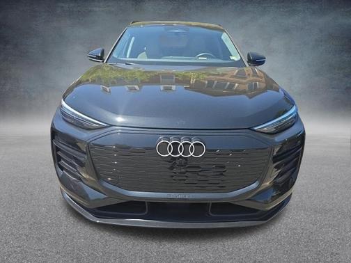 Mythos Black Metallic 2025 Audi Q6 e-tron Premium Plus quattro