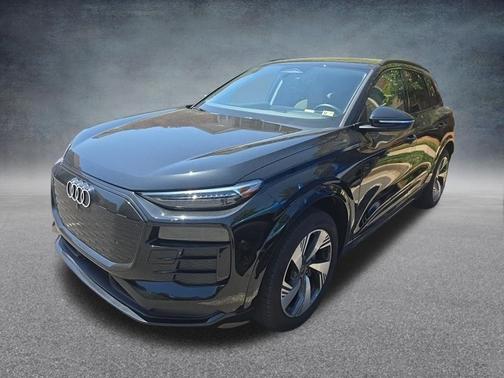 Mythos Black Metallic 2025 Audi Q6 e-tron Premium Plus quattro