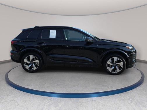 Mythos Black Metallic 2025 Audi Q6 e-tron Premium Plus quattro