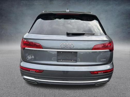 Daytona Gray Pearl Effect 2023 Audi Q5 e 55 S line Prestige