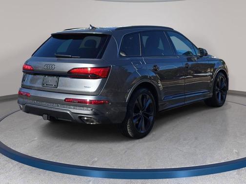 Samurai Gray Metallic 2026 Audi Q7 55 Premium Plus