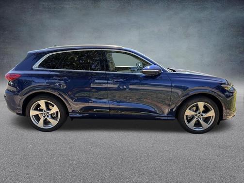 Navarra Blue Metallic 2025 Audi Q5 Prestige TFSI quattro S tronic