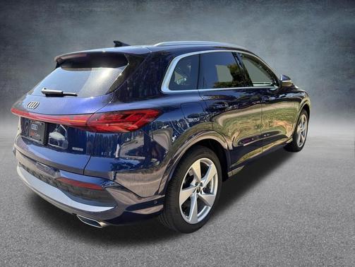 Navarra Blue Metallic 2025 Audi Q5 Prestige TFSI quattro S tronic