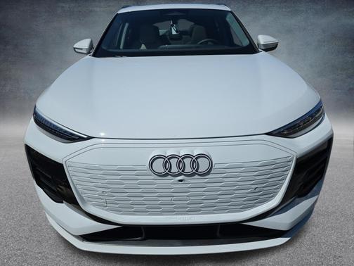 Glacier White Metallic 2025 Audi Q6 e-tron Premium Plus quattro