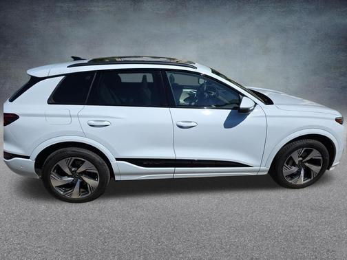 Glacier White Metallic 2025 Audi Q6 e-tron Premium Plus quattro