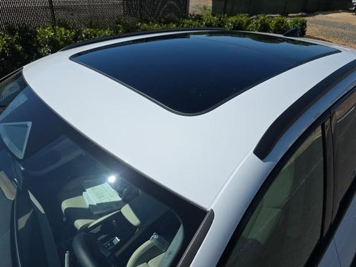 Glacier White Metallic 2025 Audi Q6 e-tron Premium Plus quattro
